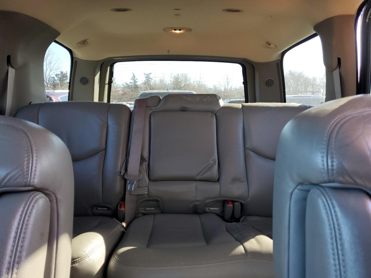 2004 Chevrolet Tahoe - Image 10