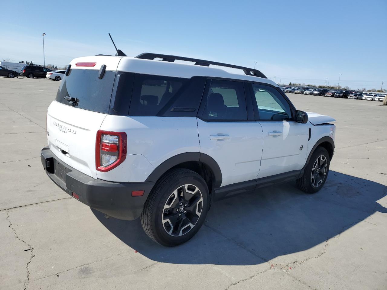 2023 Ford Bronco - Image 3