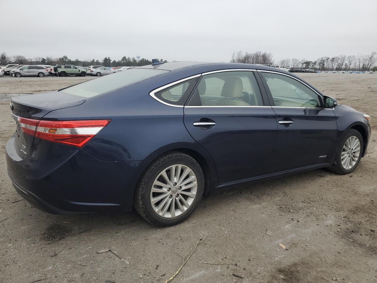 2013 Toyota Avalon - Image 3