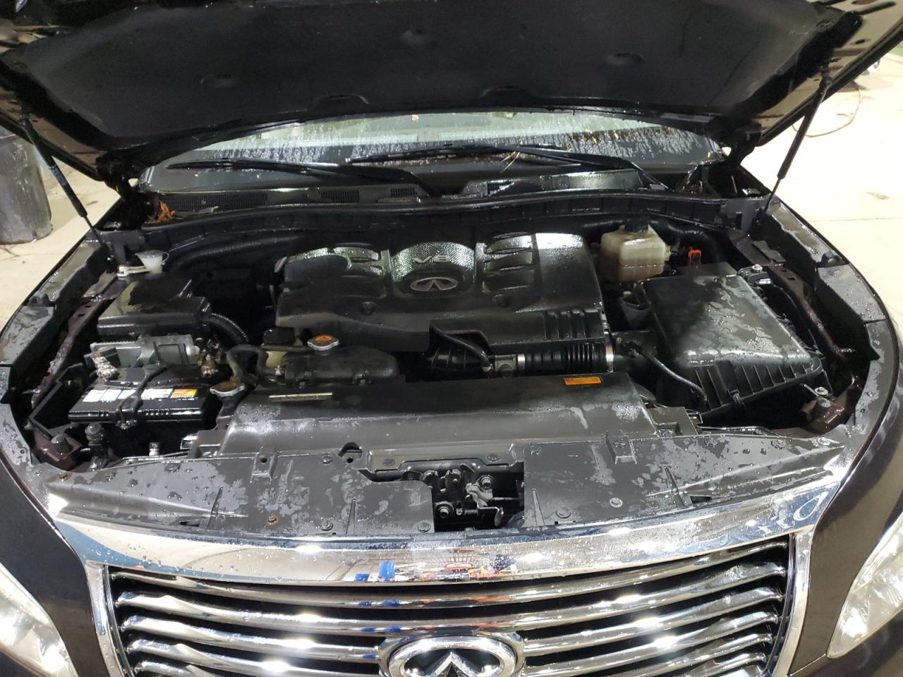 2011 Infiniti QX56 - Image 12