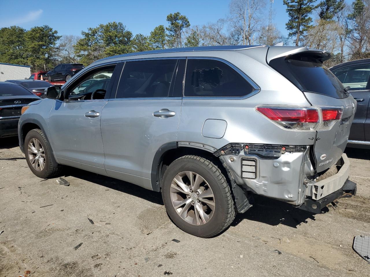 2015 Toyota Highlander - Image 2
