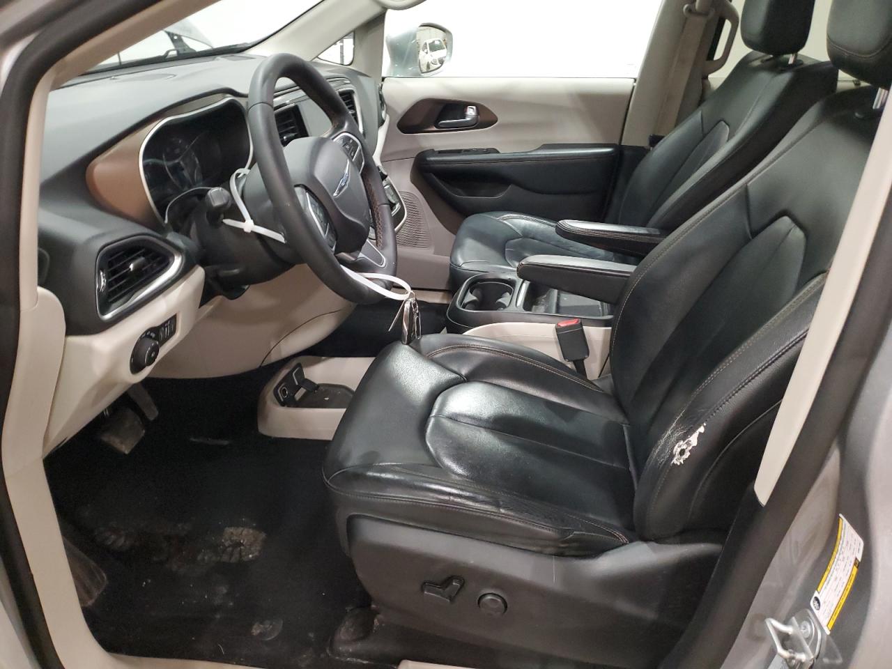 2017 Chrysler Pacifica - Image 7