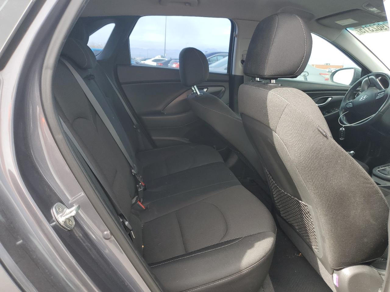 2018 Hyundai Elantra - Image 11