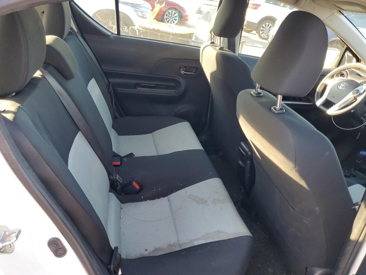 2015 Toyota Prius - Image 10