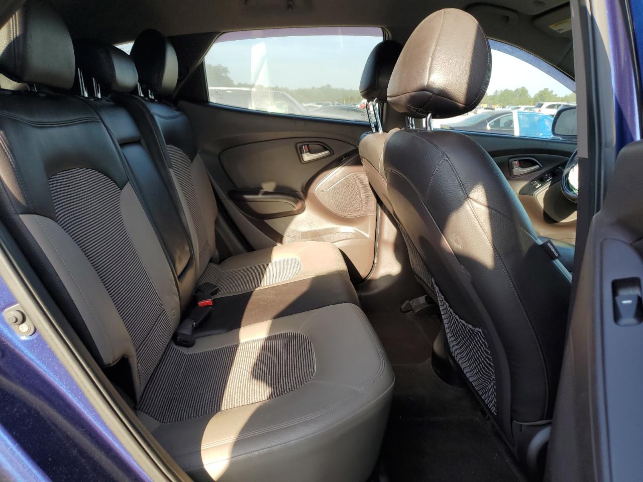 2010 Hyundai Tucson - Image 11