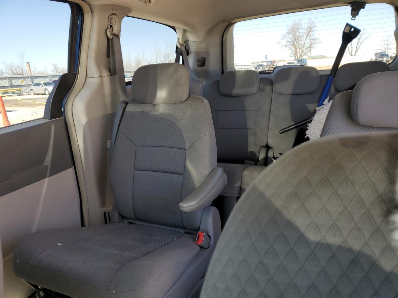 2010 Dodge Caravan - Image 10