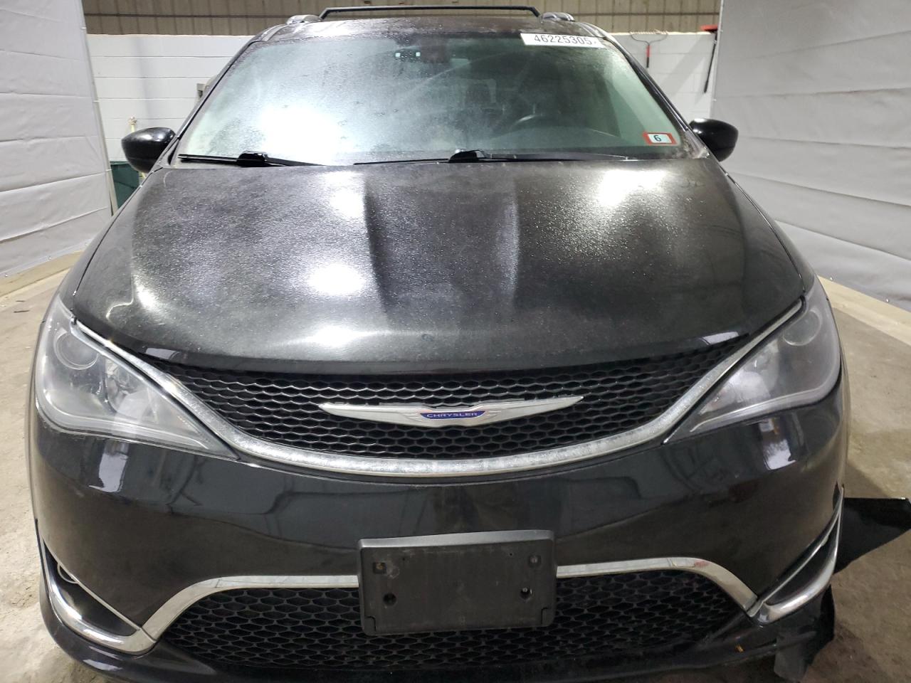 2018 Chrysler Pacifica - Image 5