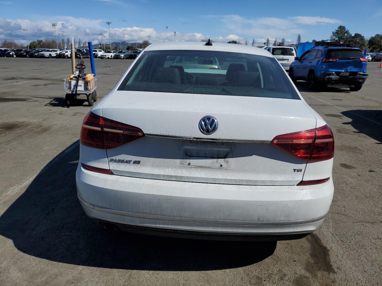 2018 Volkswagen Passat - Image 6