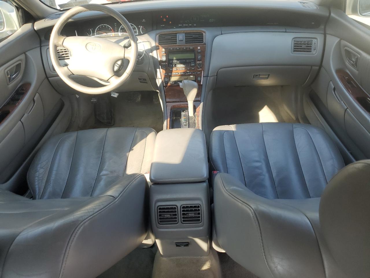 2001 Toyota Avalon - Image 8