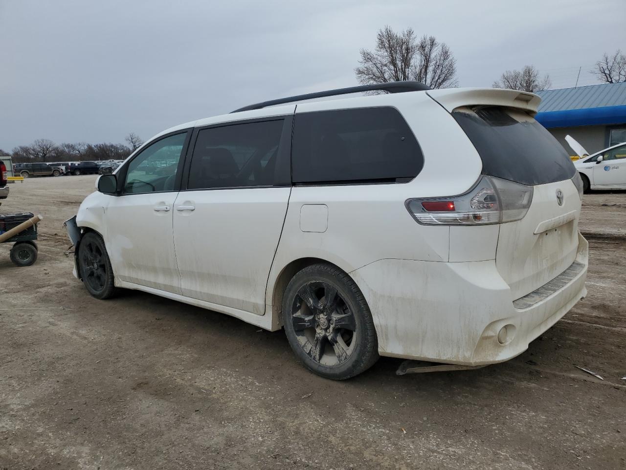 2012 Toyota Sienna - Image 2