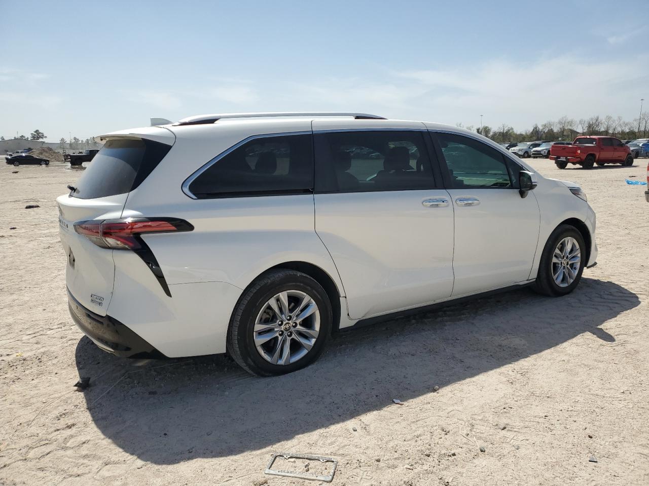 2021 Toyota Sienna - Image 3