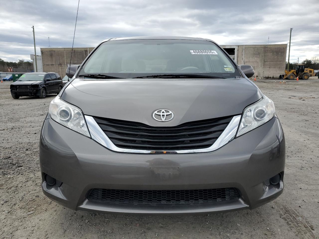 2013 Toyota Sienna - Image 5