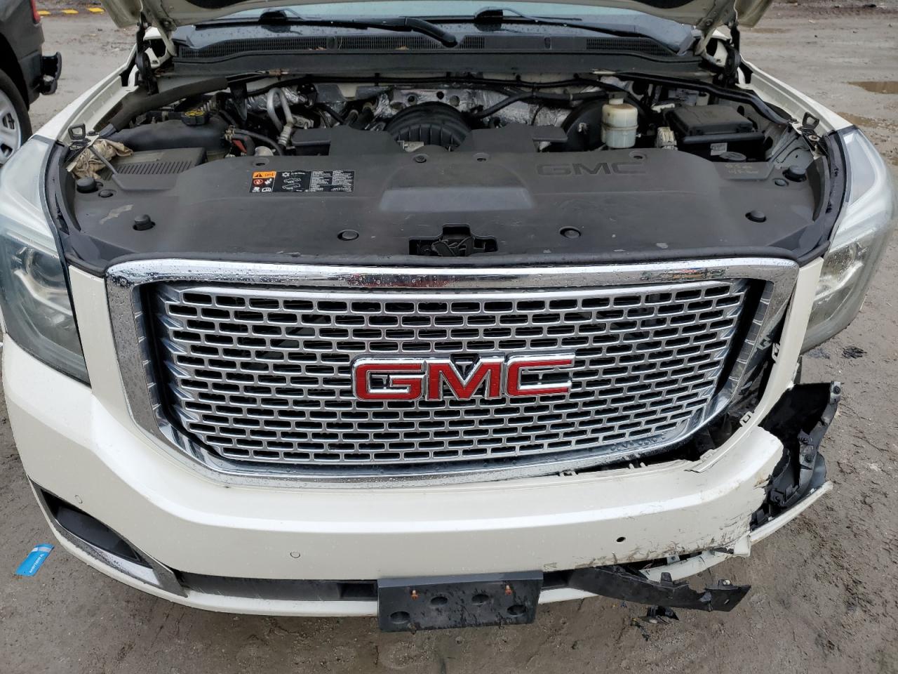 2015 GMC Yukon - Image 12