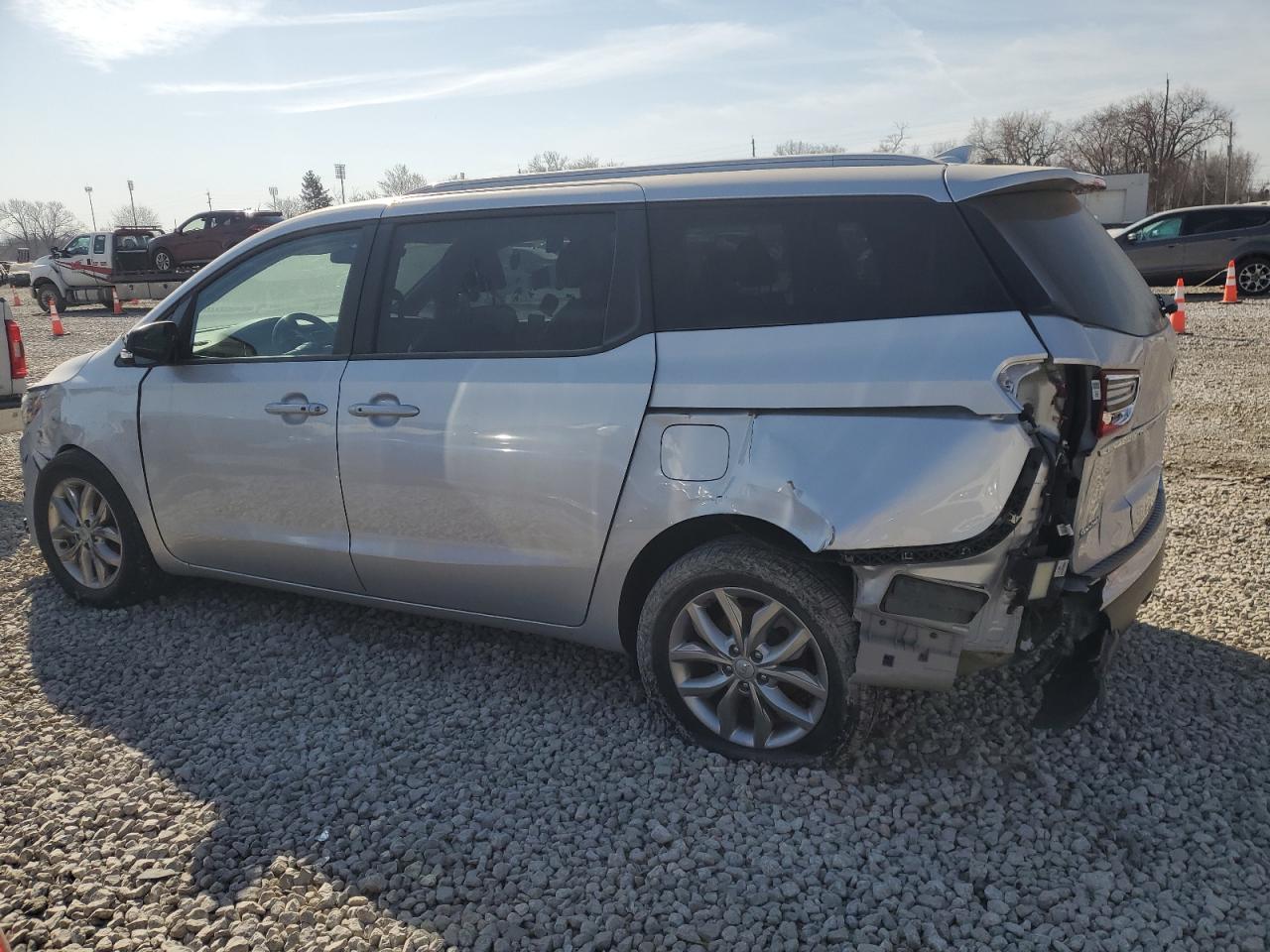 2021 Kia Sedona - Image 2