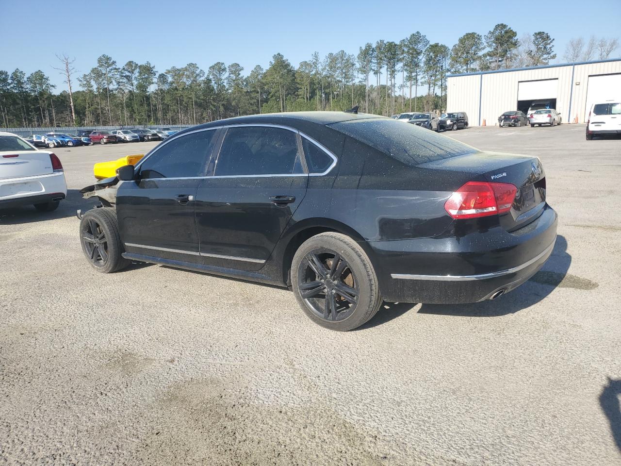 2014 Volkswagen Passat - Image 2