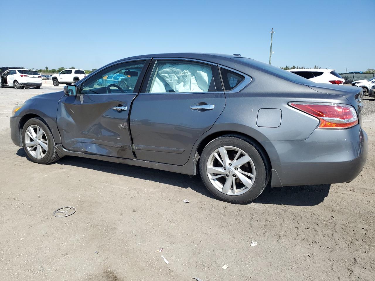2014 Nissan Altima - Image 2