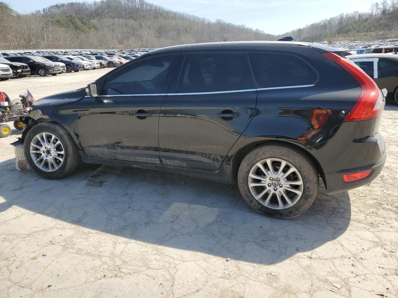2010 Volvo XC60 - Image 2
