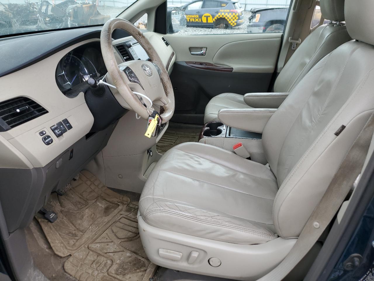 2011 Toyota Sienna - Image 7