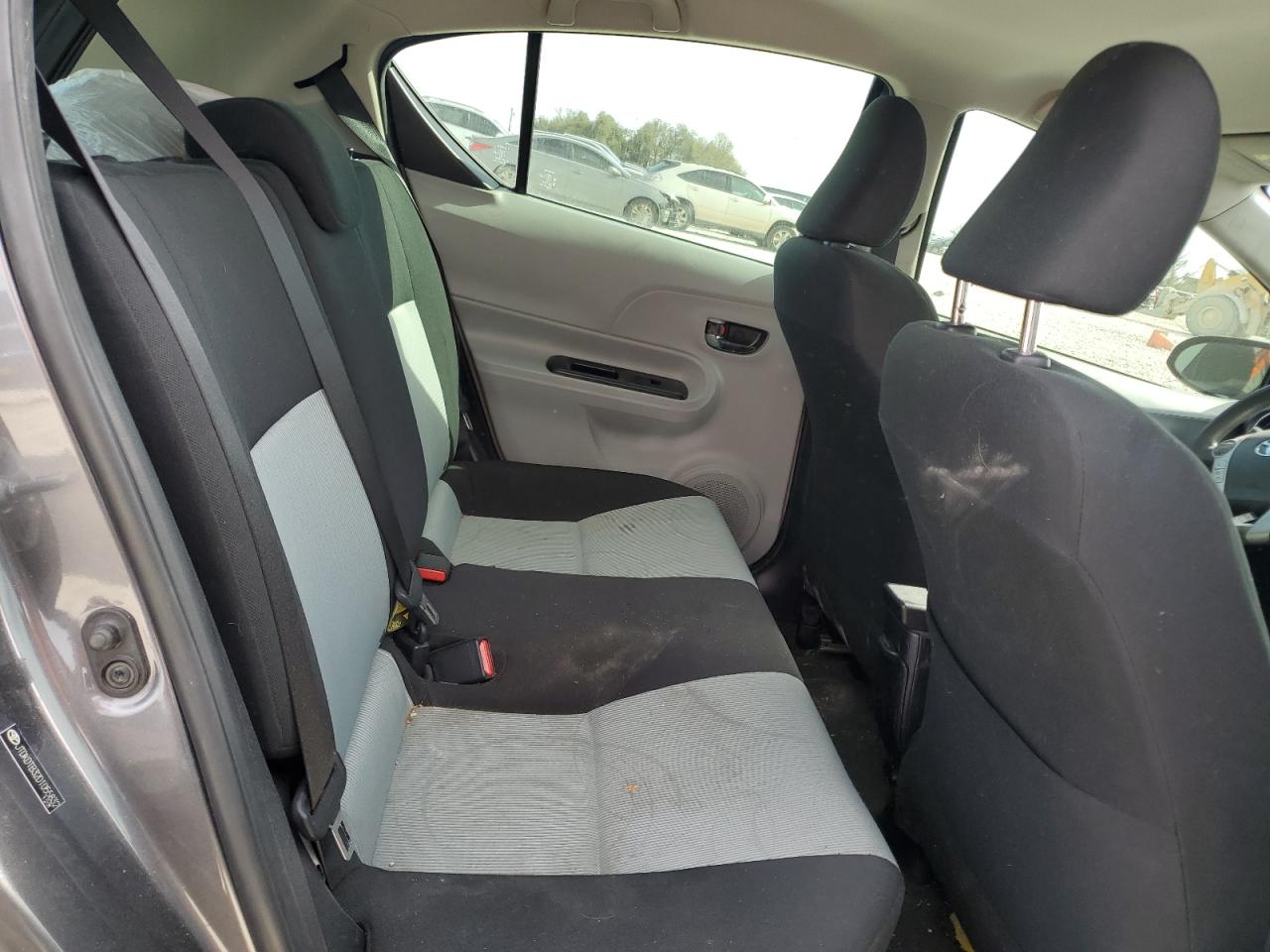 2013 Toyota Prius - Image 10