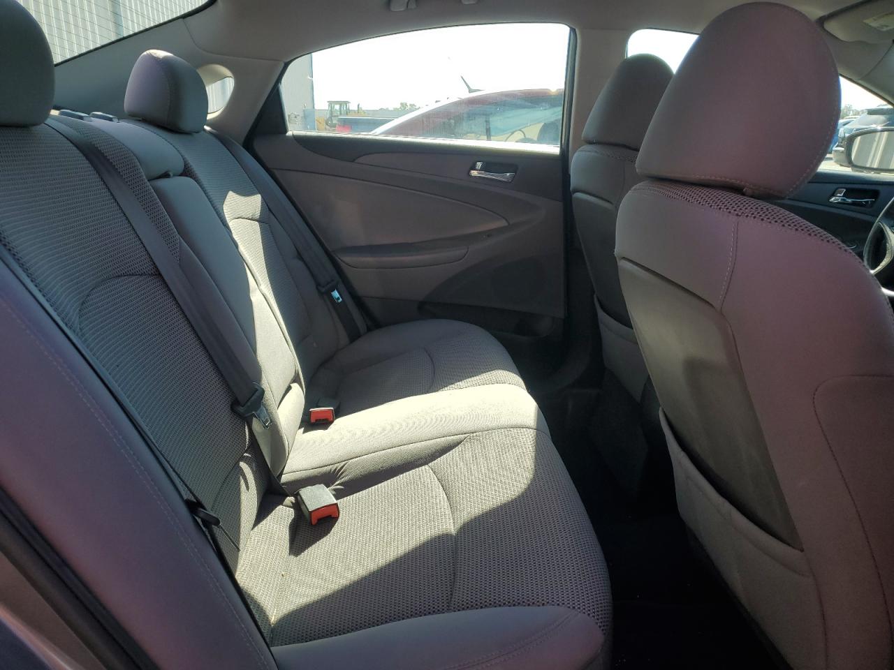 2011 Hyundai Sonata - Image 10