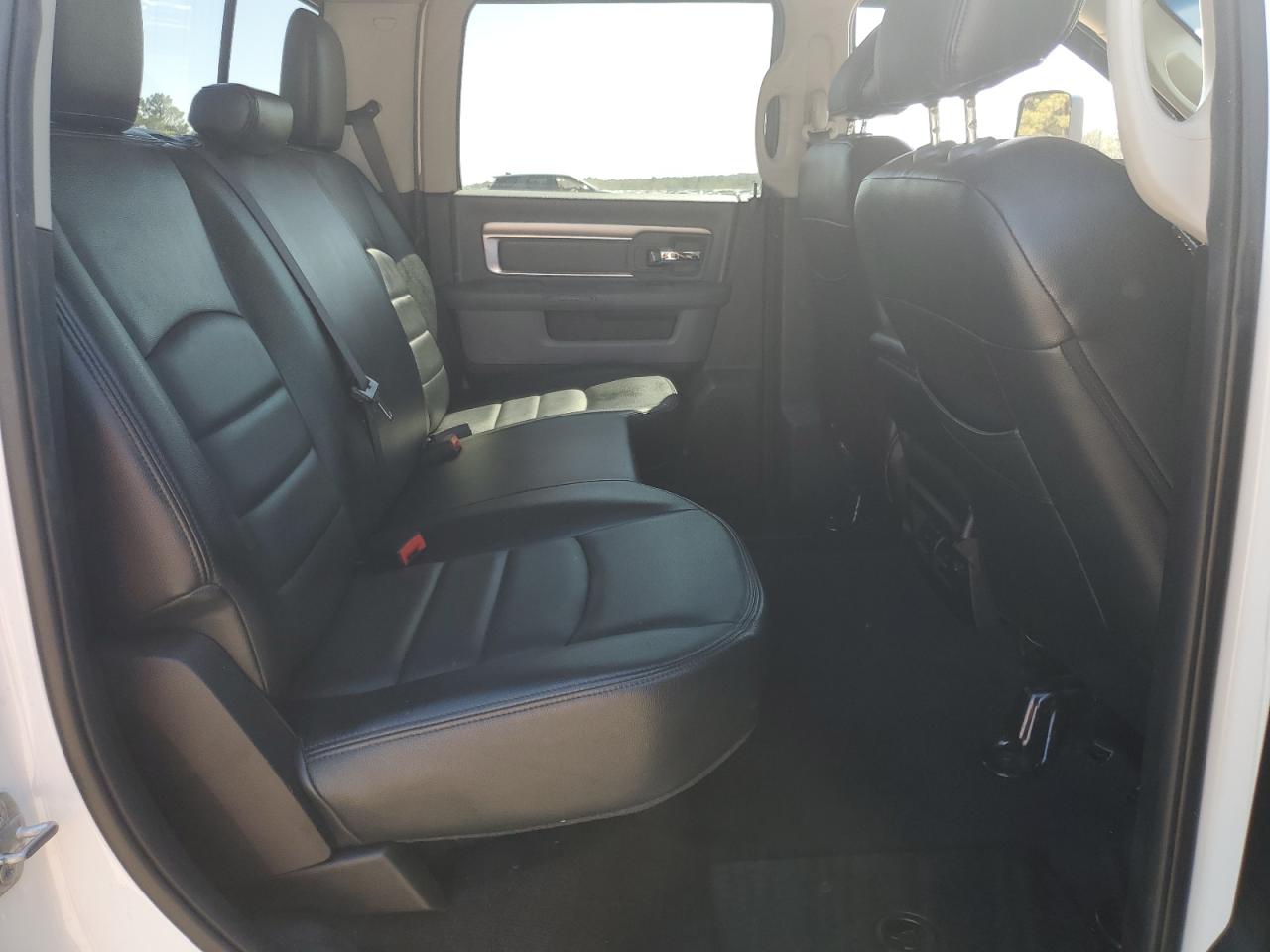 2018 RAM 3500 - Image 10