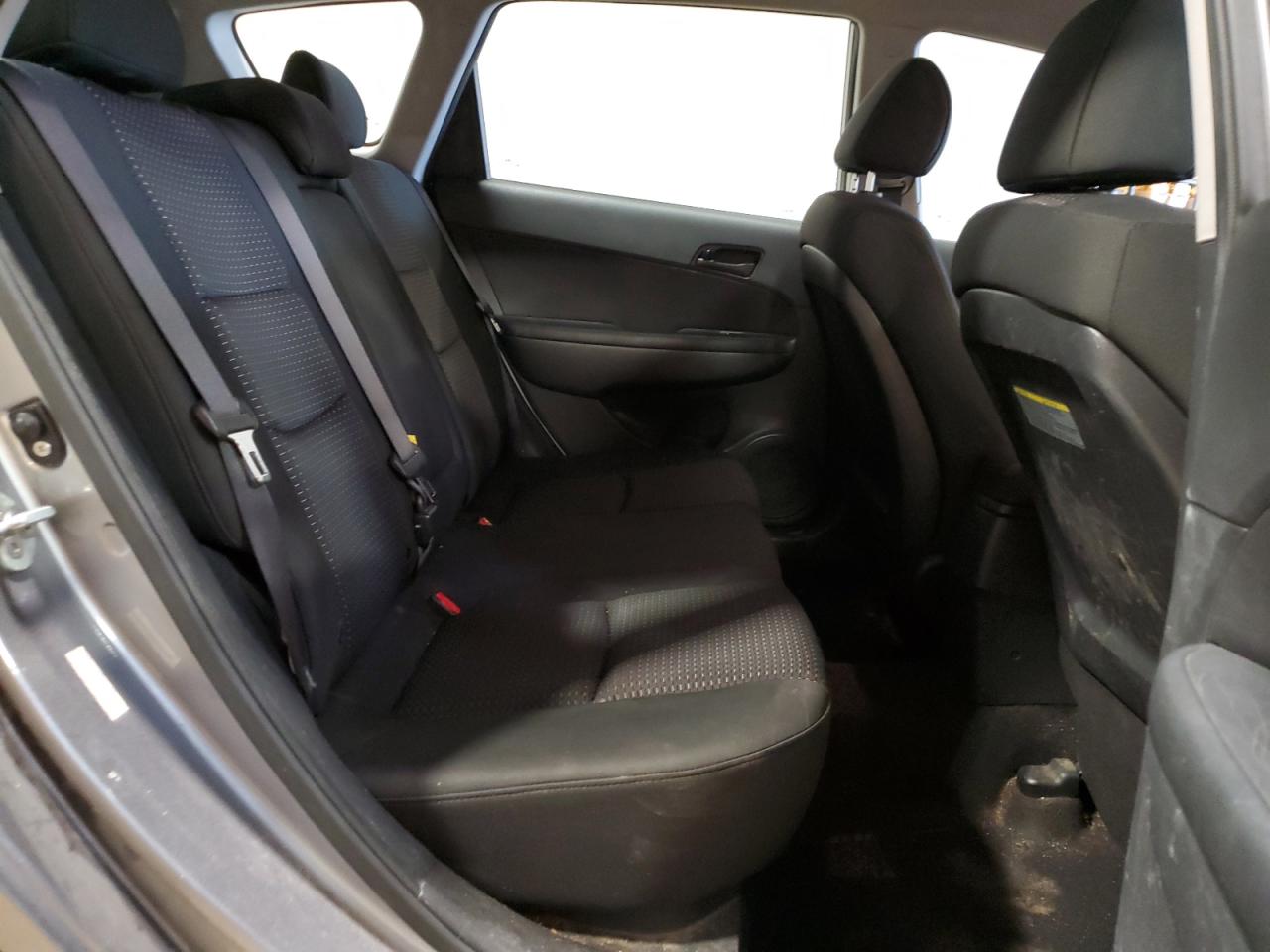 2011 Hyundai Elantra - Image 10