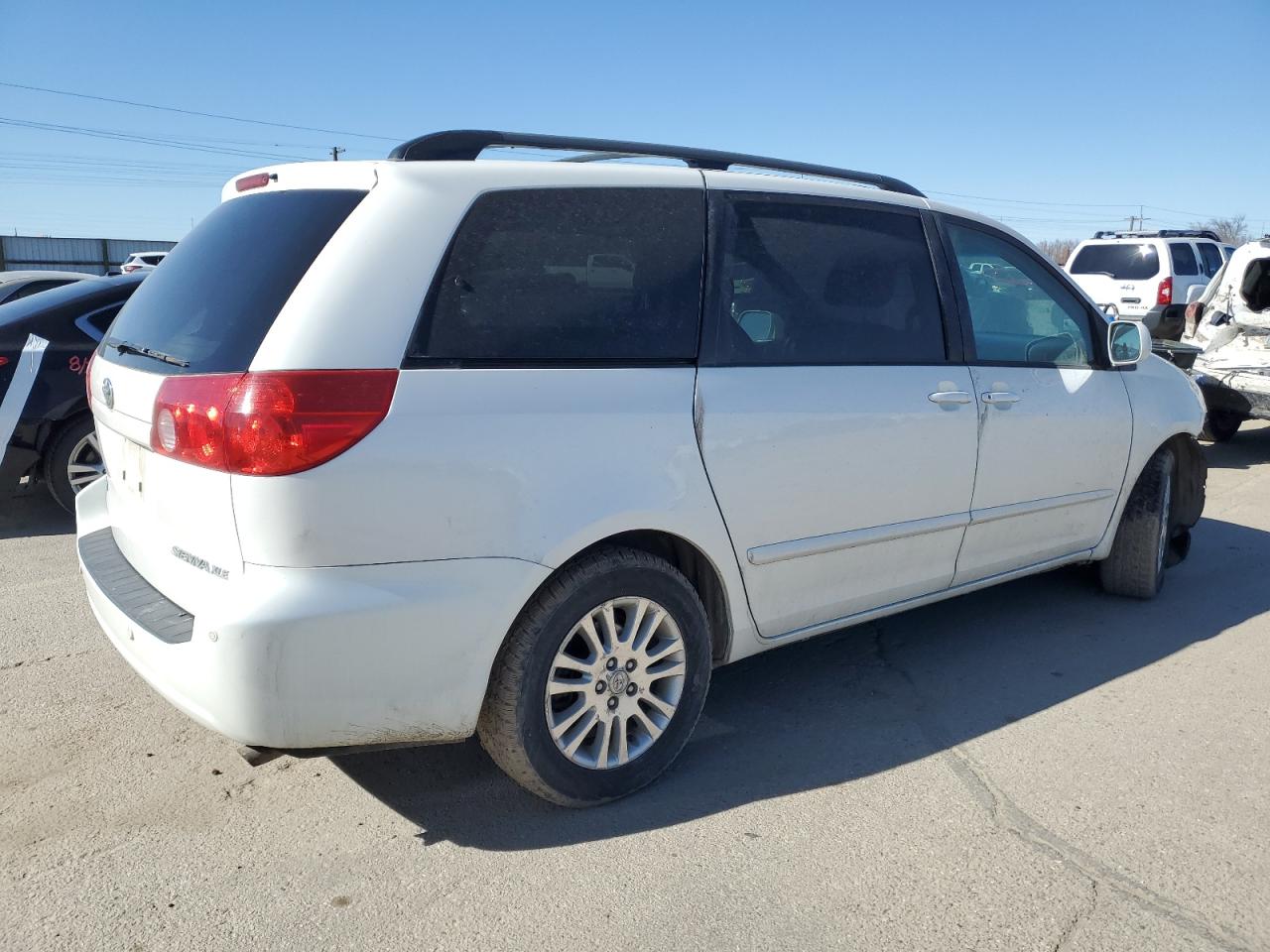 2010 Toyota Sienna - Image 3
