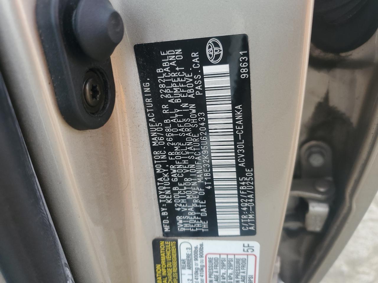 2005 Toyota Camry - Image 12