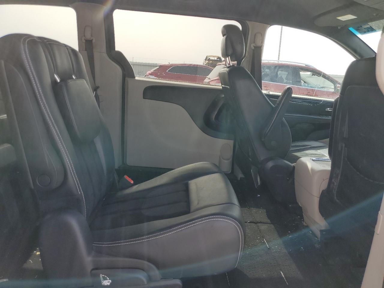 2018 Dodge Caravan - Image 10