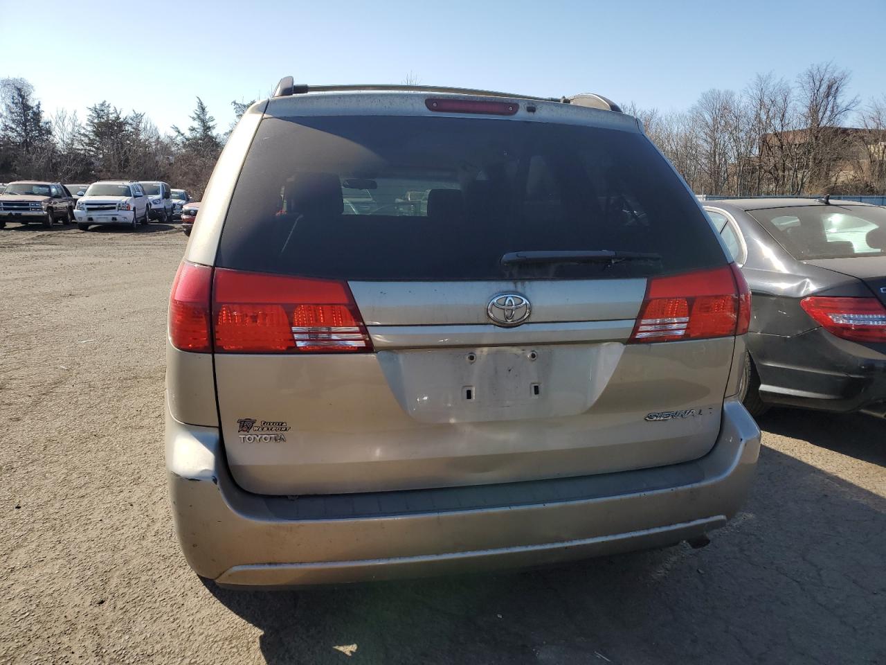 2004 Toyota Sienna - Image 6