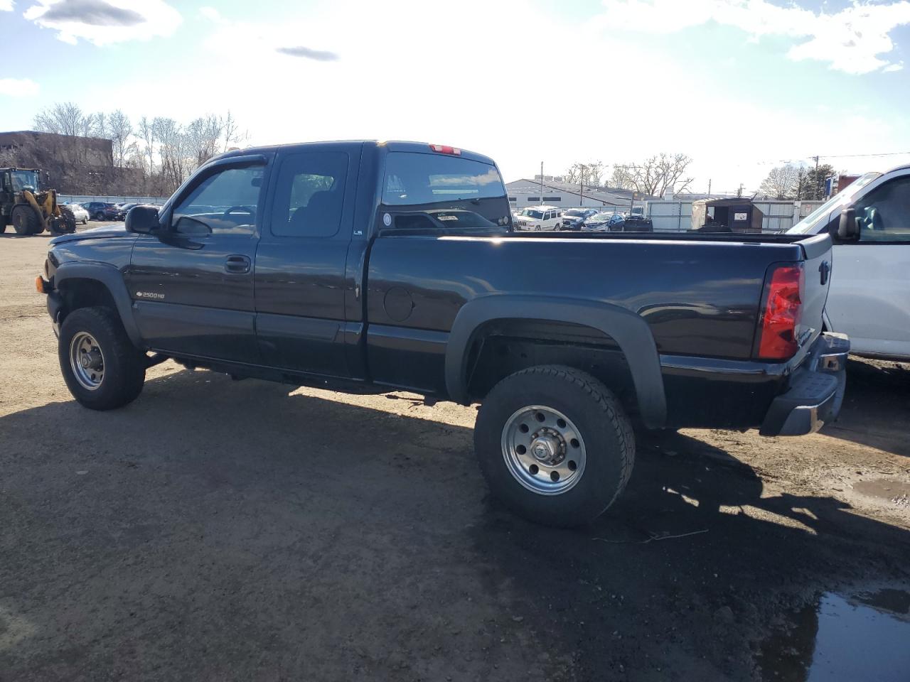 2005 Chevrolet Silverado - Image 2