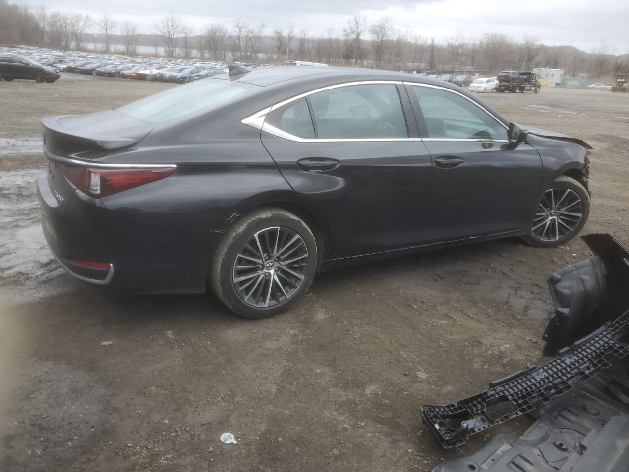 2022 Lexus ES - Image 3