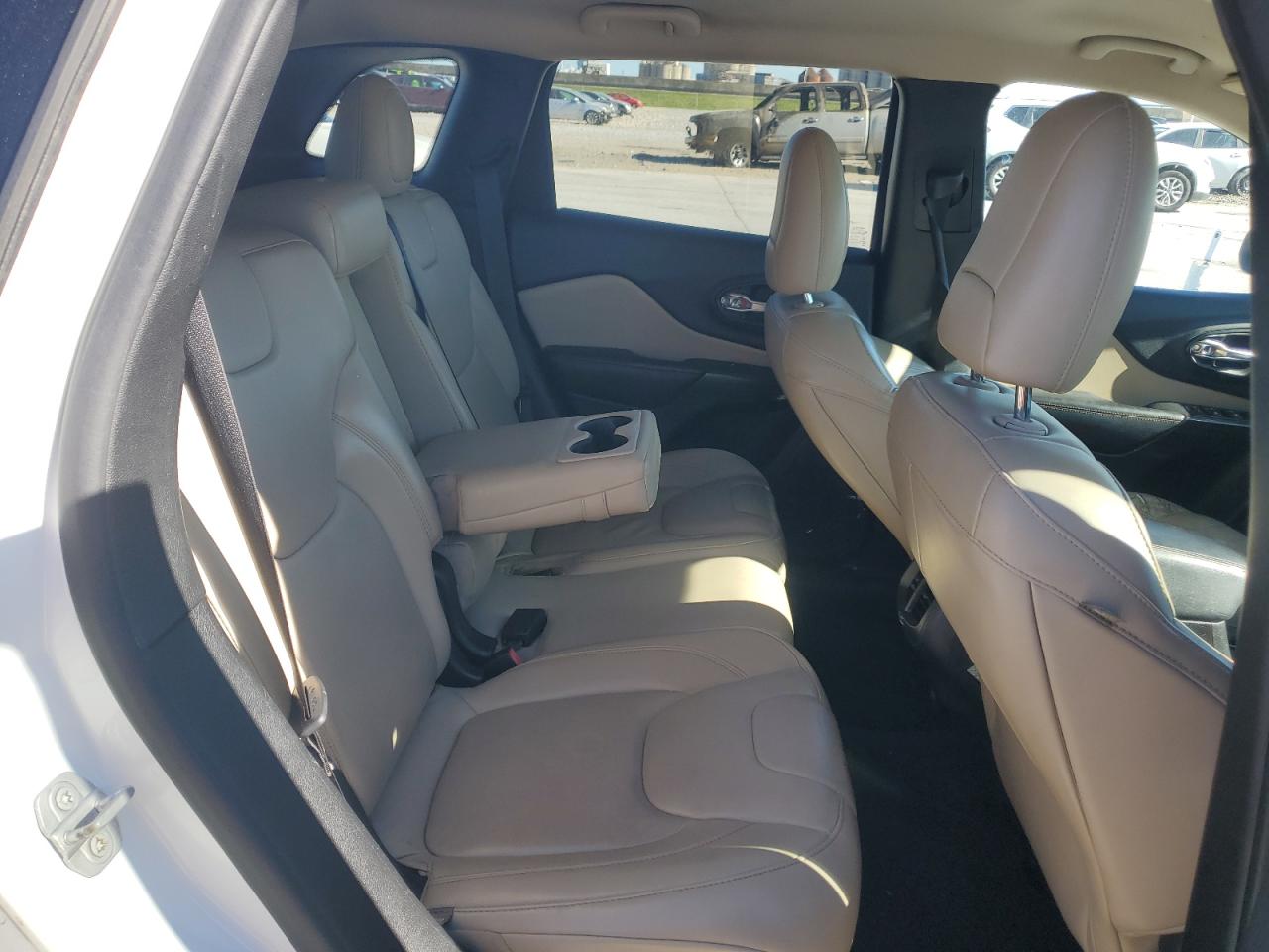 2016 Jeep Grand Cherokee - Image 11