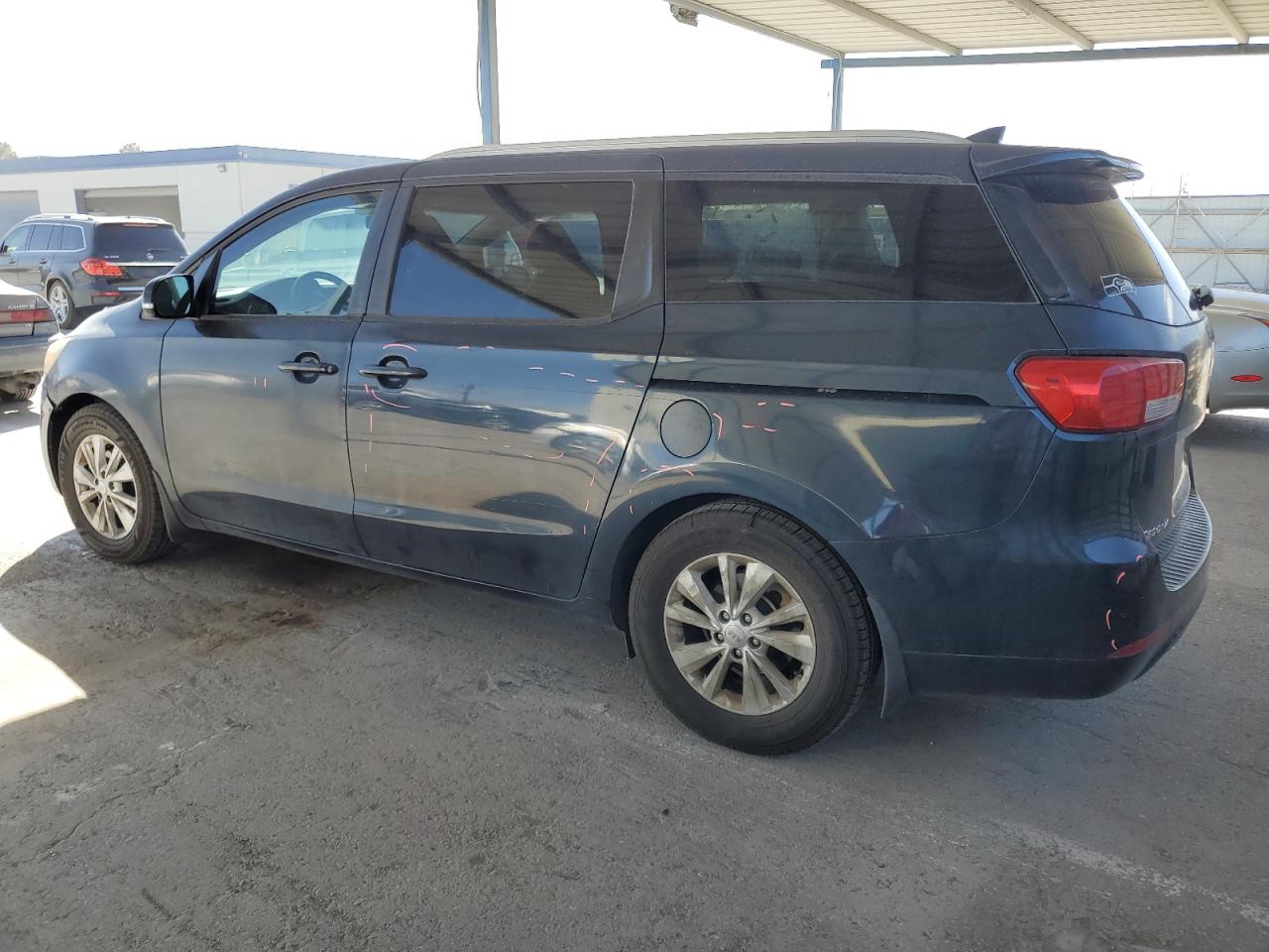 2015 Kia Sedona - Image 2