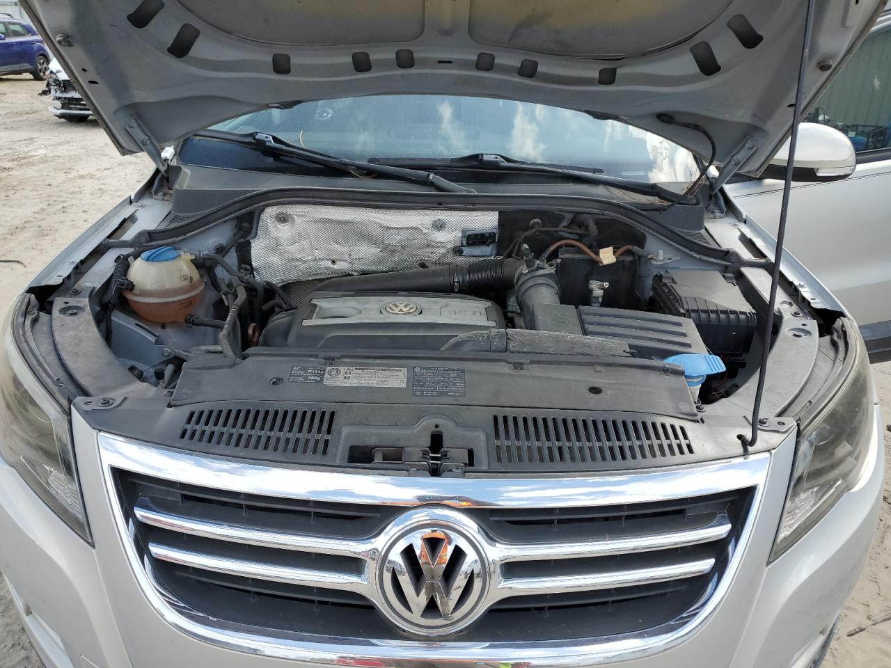 2009 Volkswagen Tiguan - Image 12
