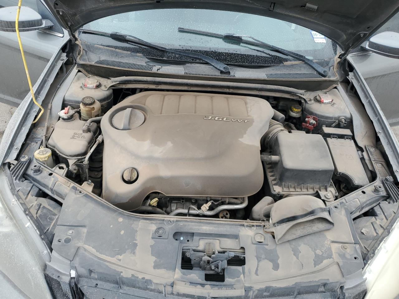 2013 Chrysler 200 - Image 12