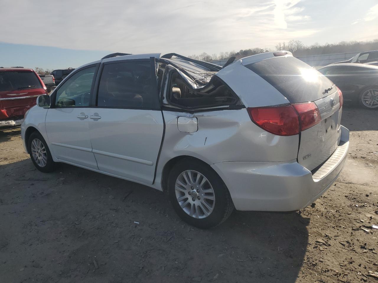 2008 Toyota Sienna - Image 2
