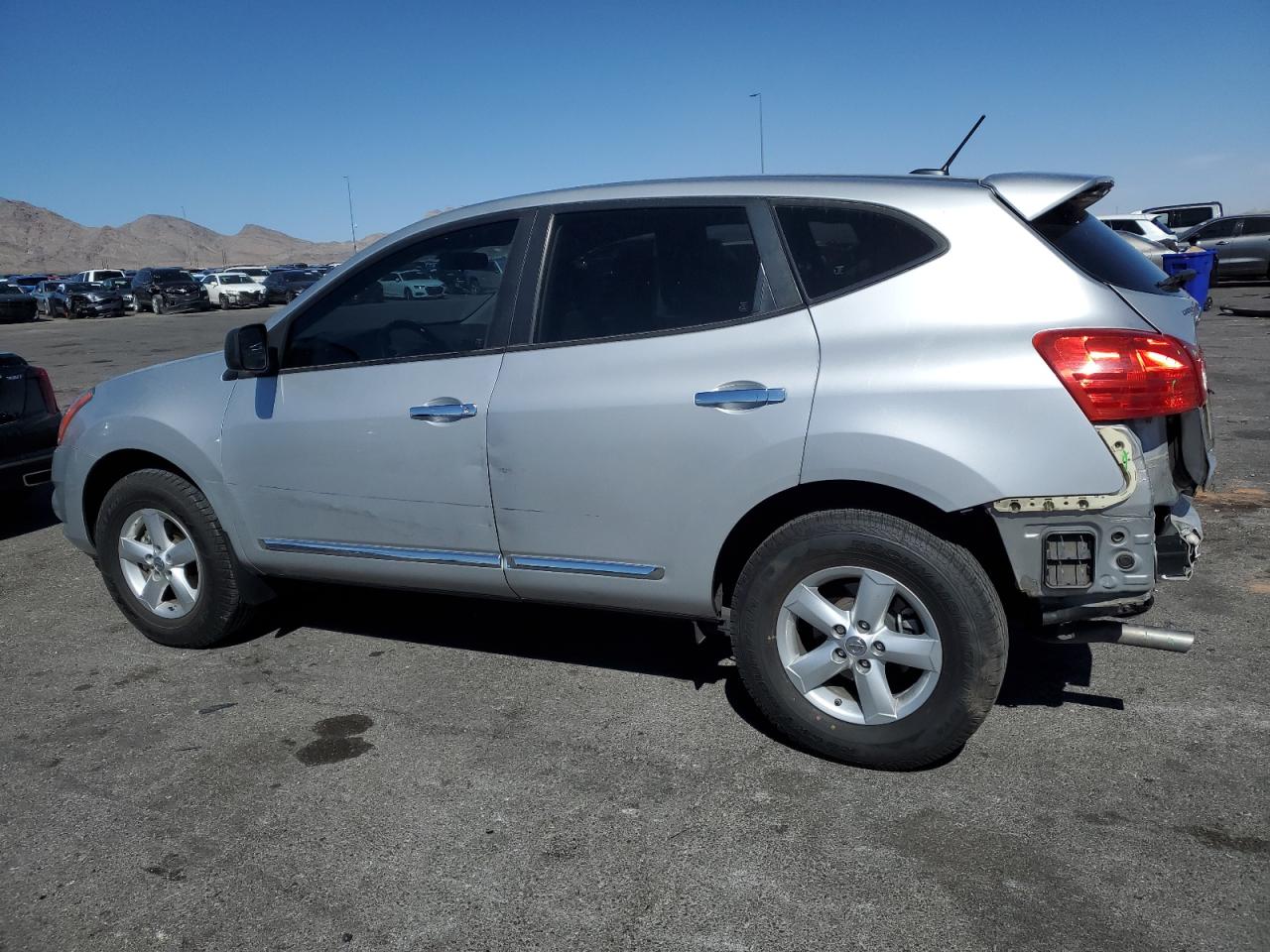 2012 Nissan Rogue - Image 2