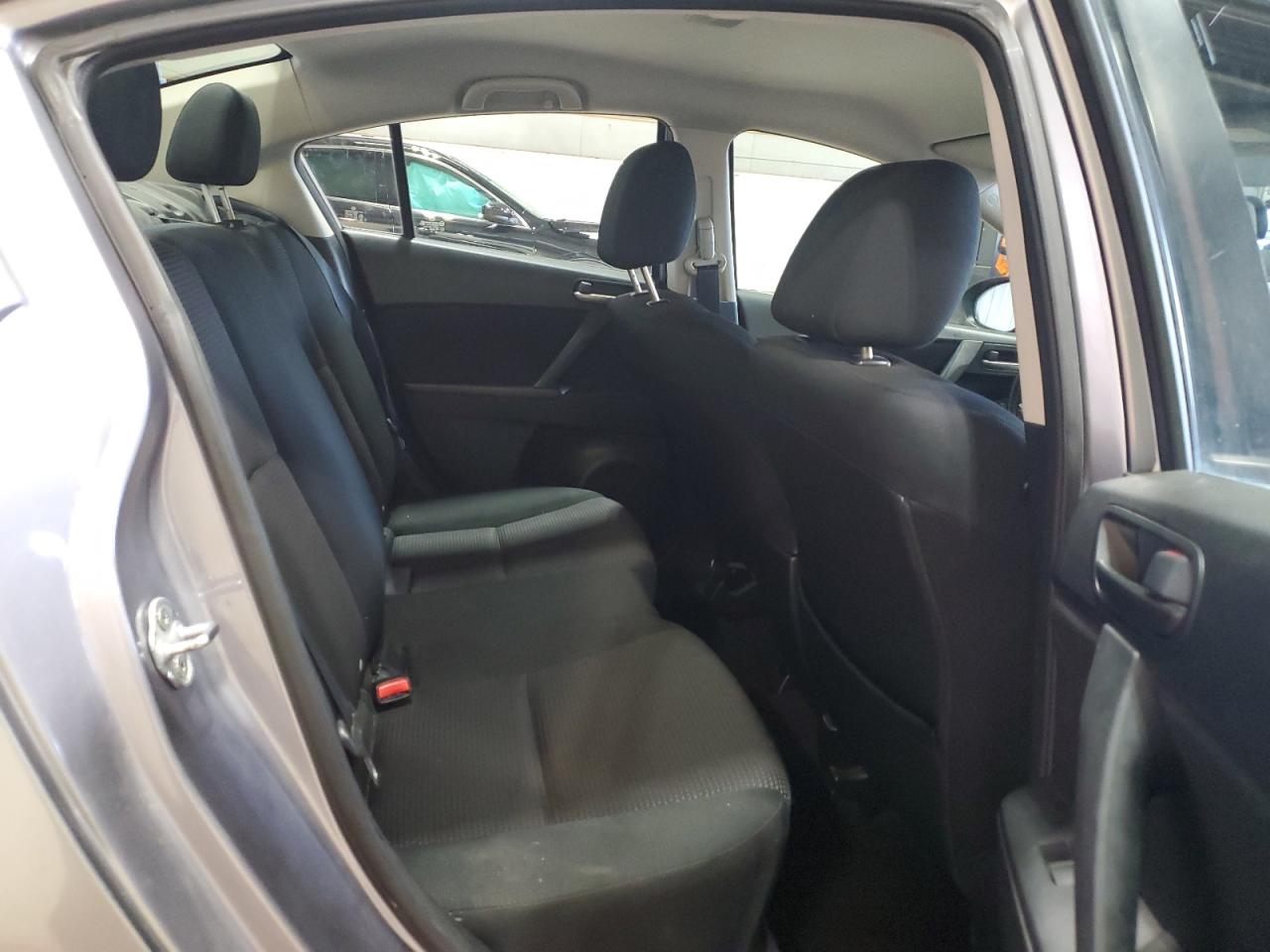 2013 Mazda 3 - Image 10