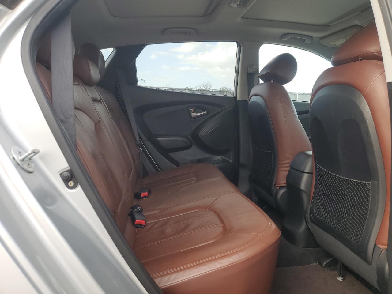 2010 Hyundai Tucson - Image 11