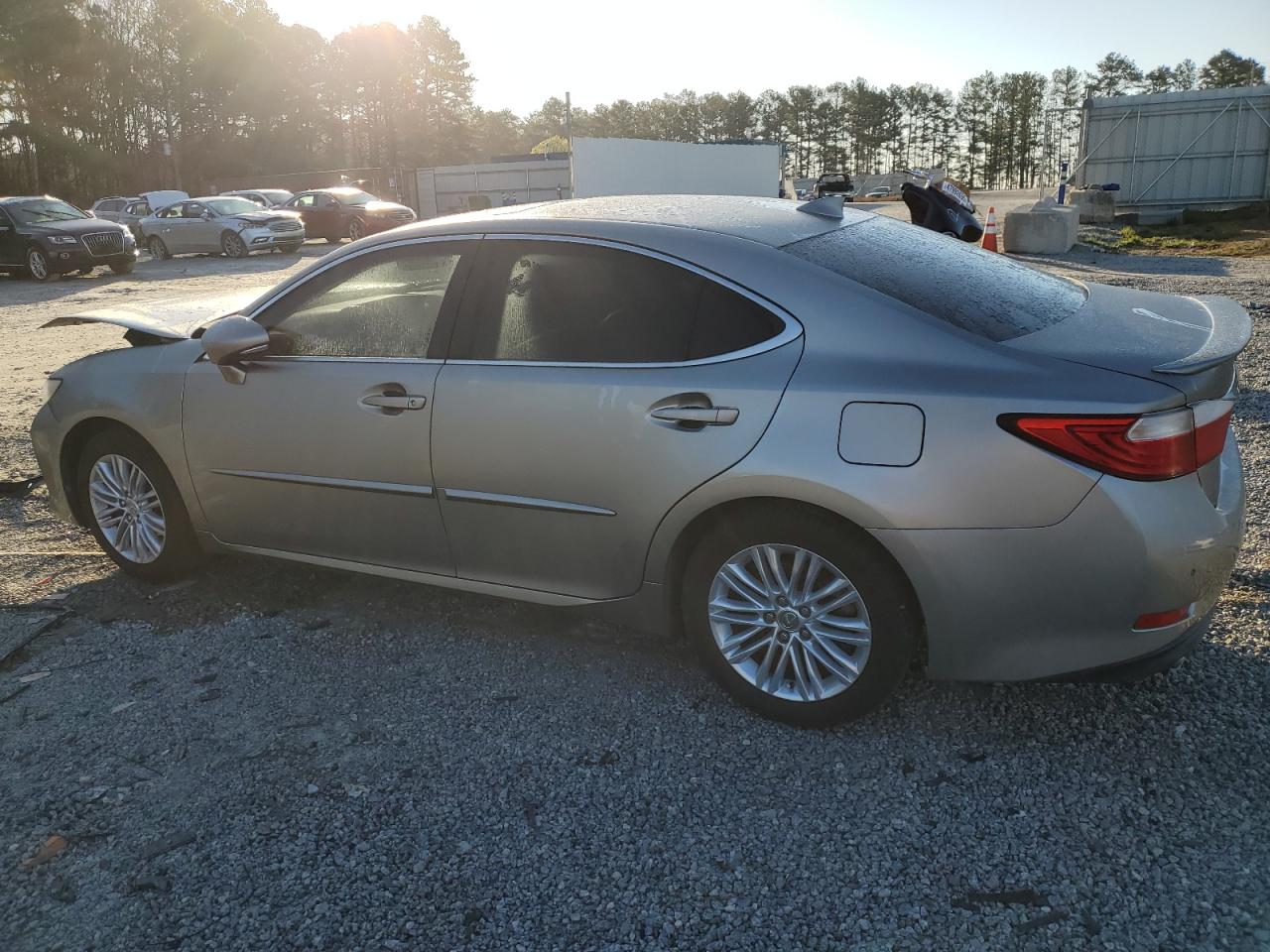 2015 Lexus ES - Image 2