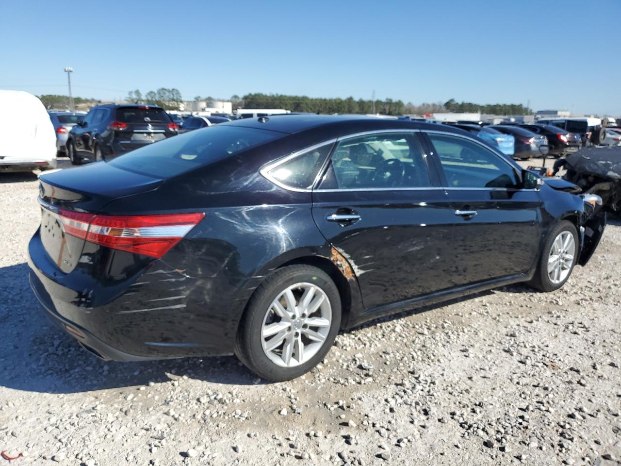 2014 Toyota Avalon - Image 3