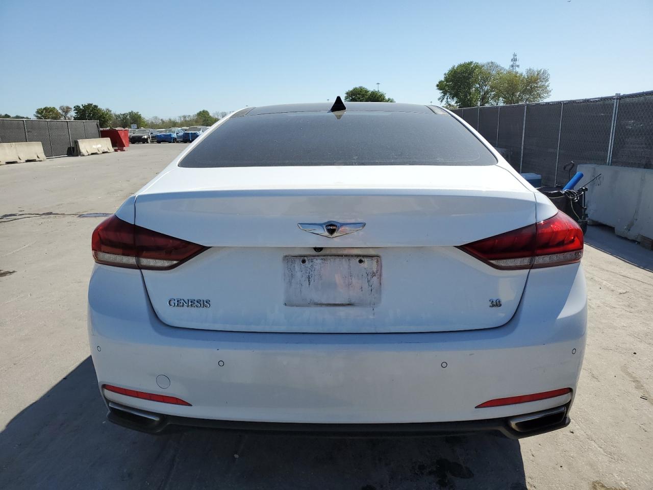2015 Hyundai Genesis - Image 6