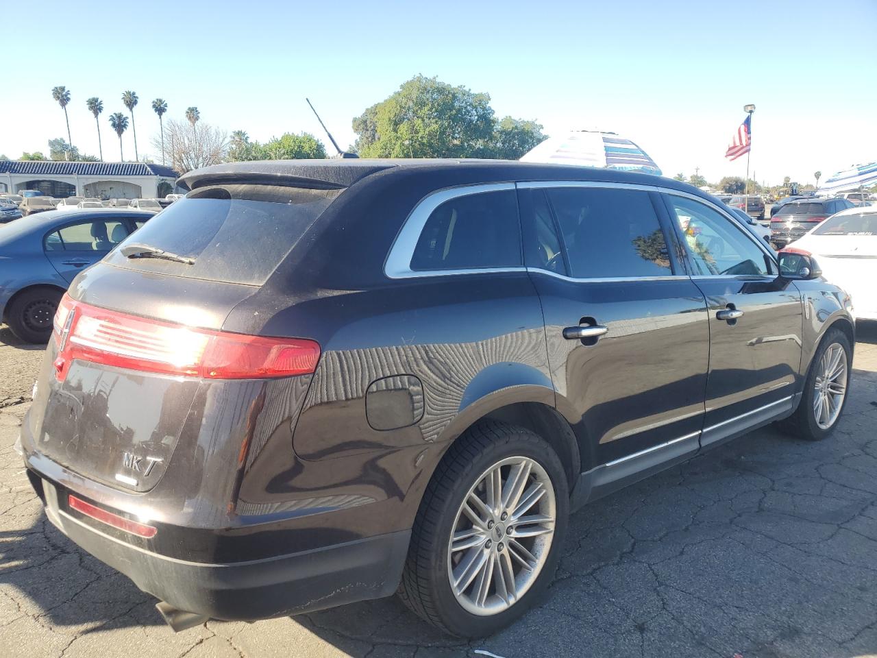 2013 Lincoln MKT - Image 3