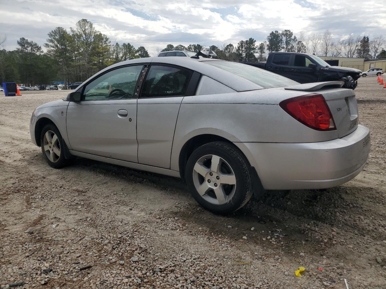 2007 Saturn ION - Image 2