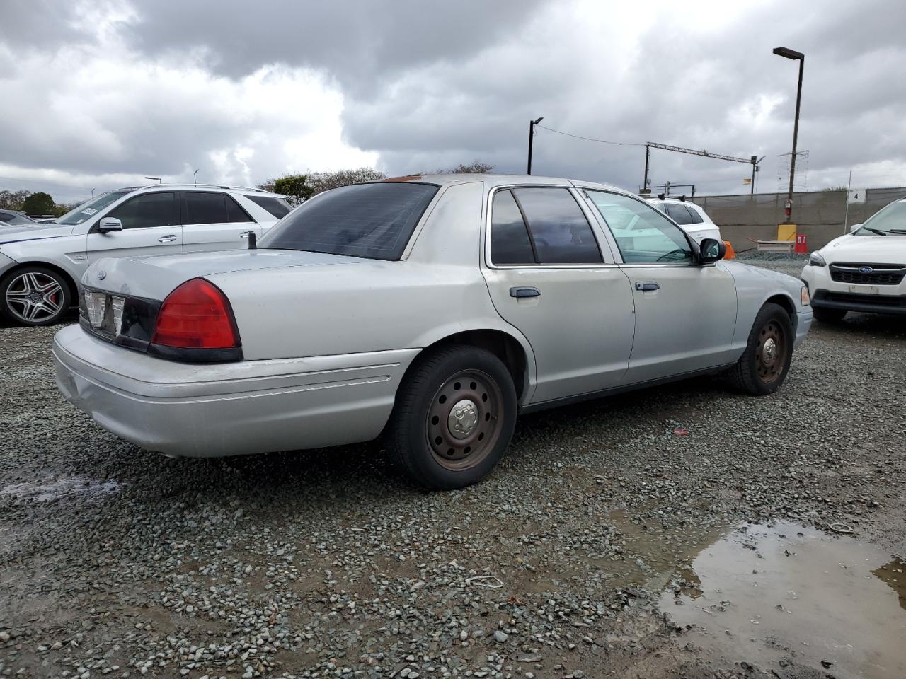 2003 Ford Crown Victoria - Image 3