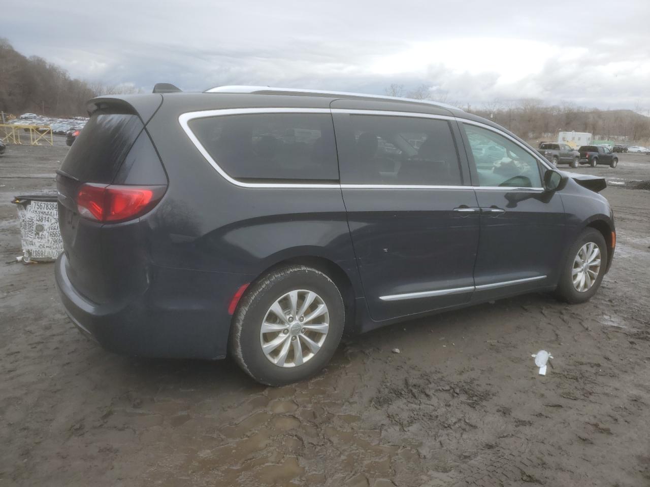 2019 Chrysler Pacifica - Image 3