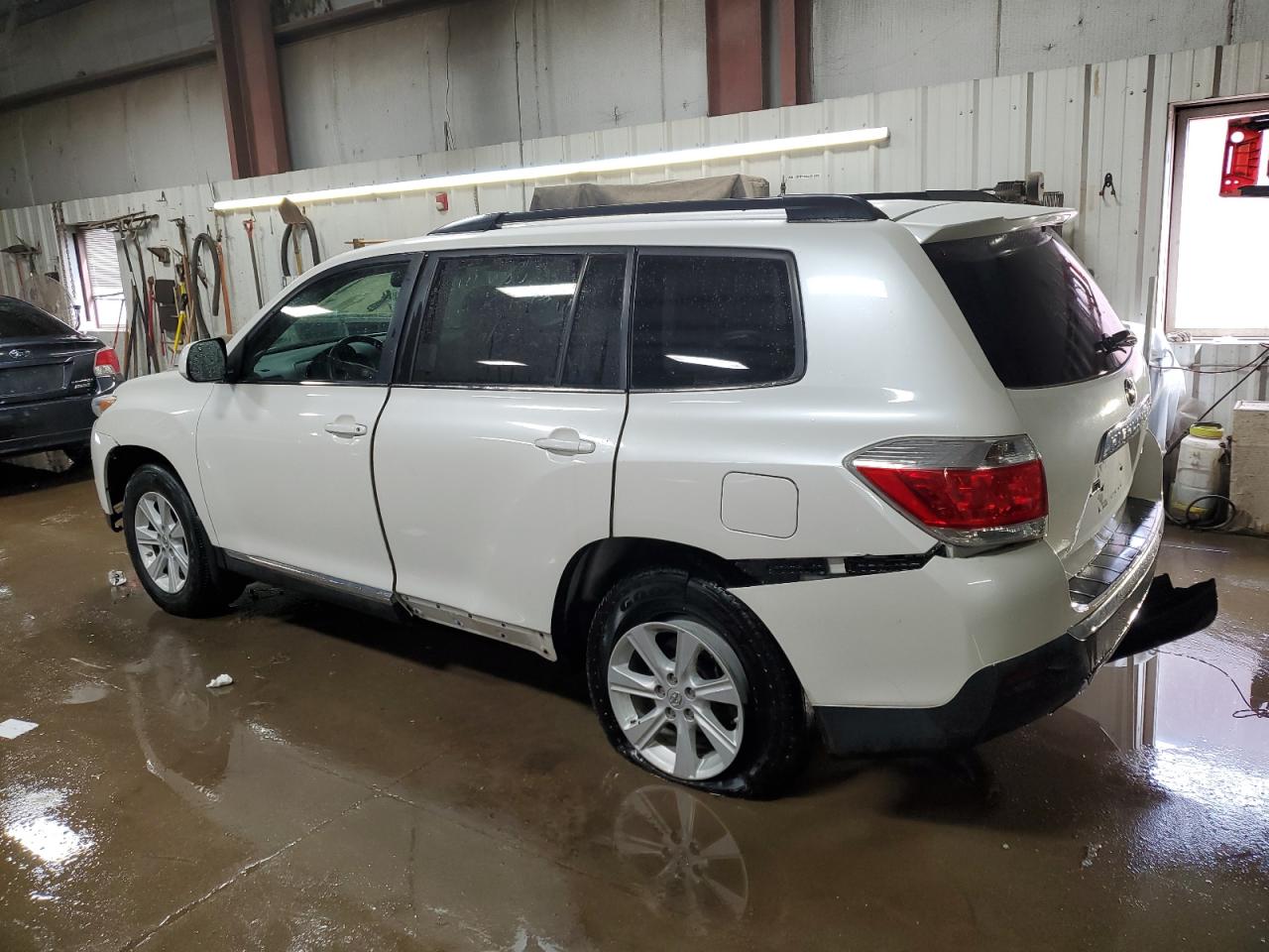 2013 Toyota Highlander - Image 2