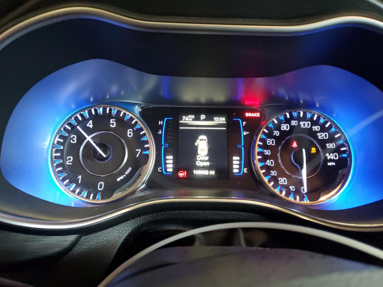 2016 Chrysler 200 - Image 9