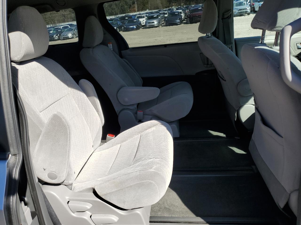 2018 Toyota Sienna - Image 11
